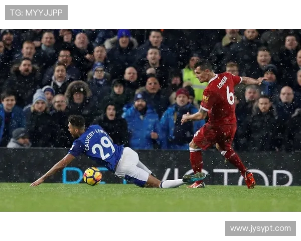 英媒报道埃弗顿主场升起红色烟火疑似利物浦球迷报复行为